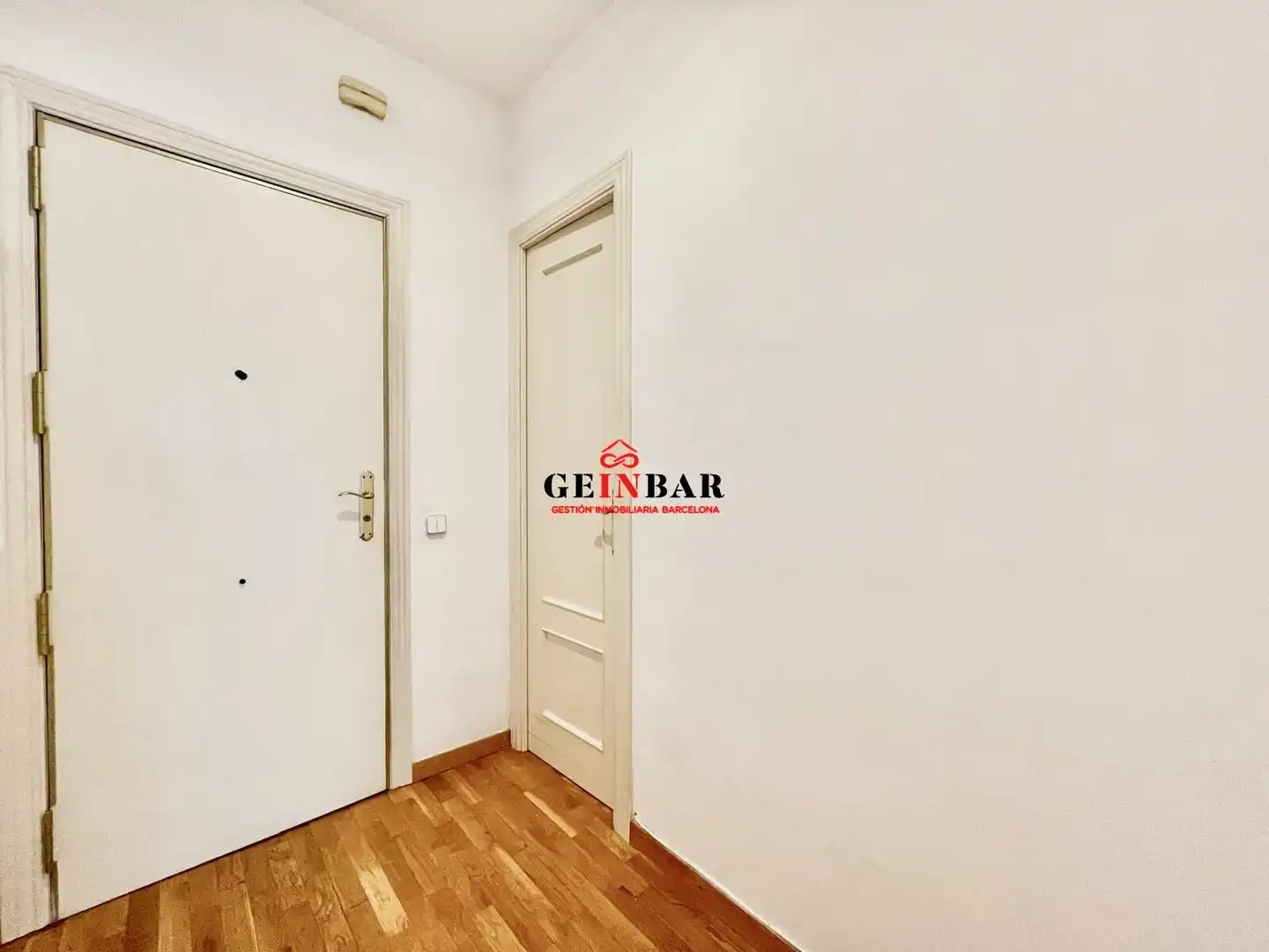 Piso en venta en Barcelona con Calefacción y Parquet