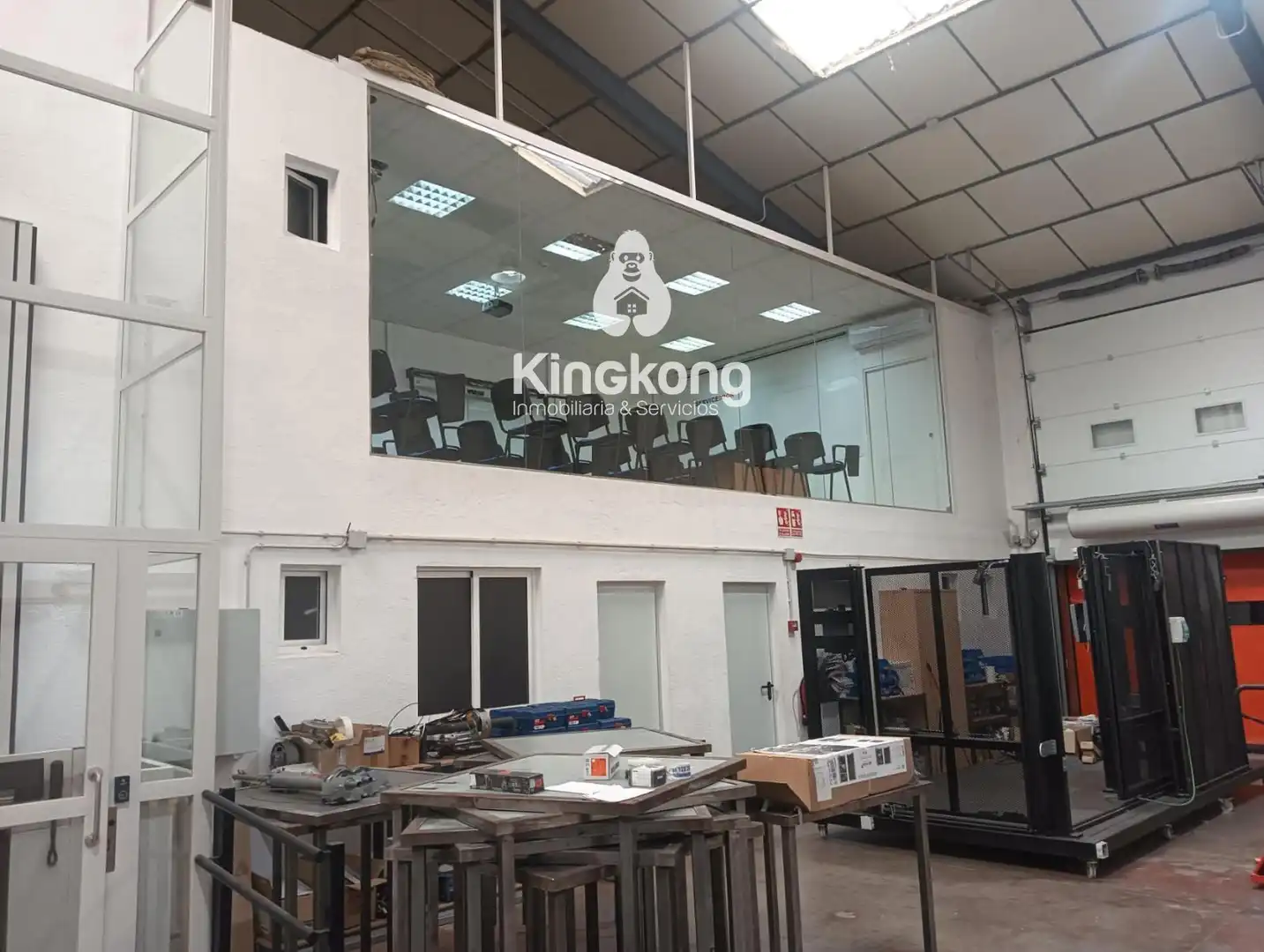 Industrial building with lift for sale in Zona Industrial