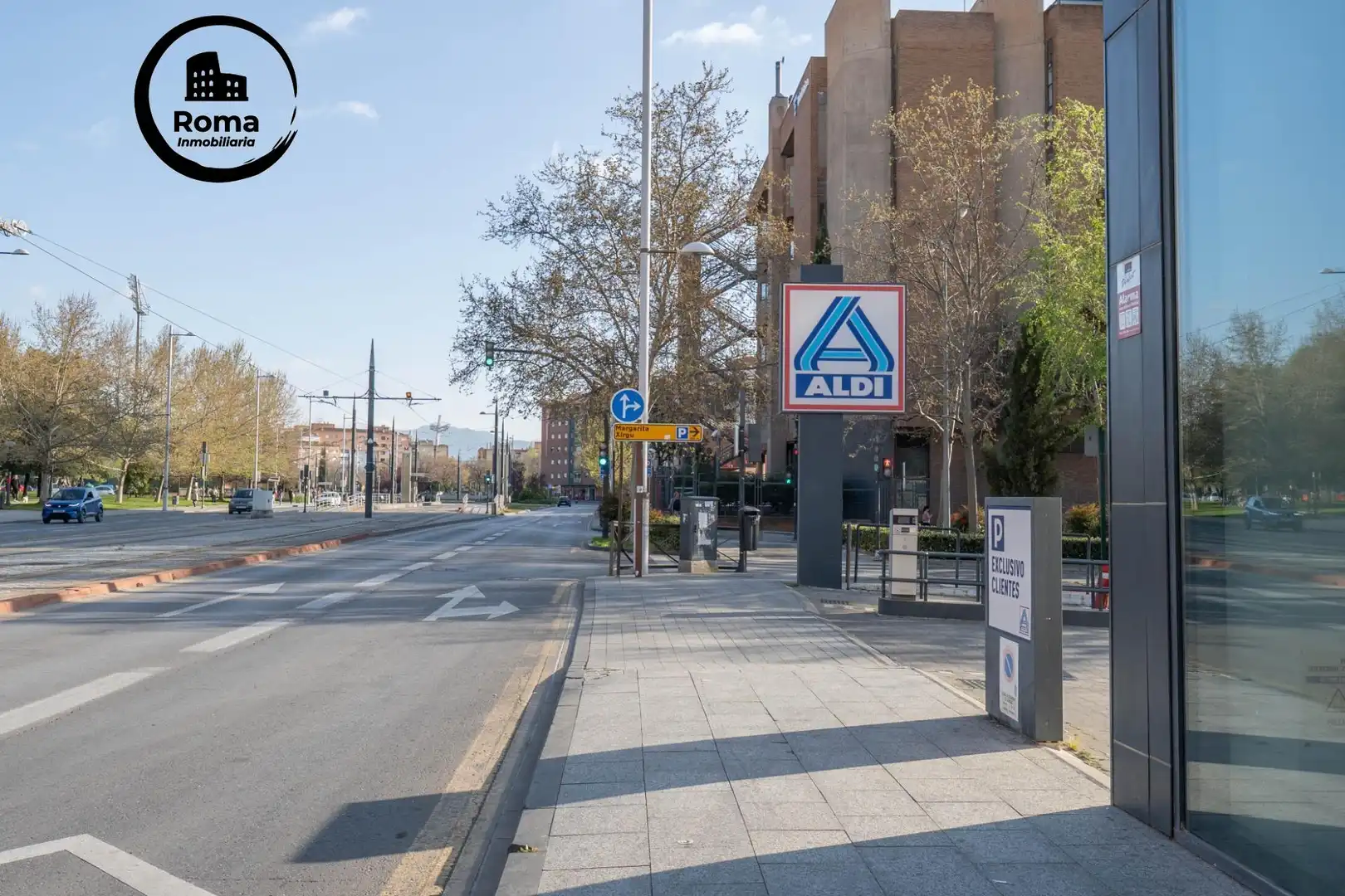 Vista exterior de Pis en venda en Granada amb Aire condicionat i Balcó