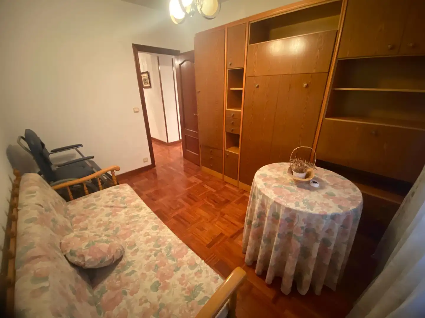 Dormitori de Pis en venda en Burgos amb Calefacció, Parquet i Terrassa