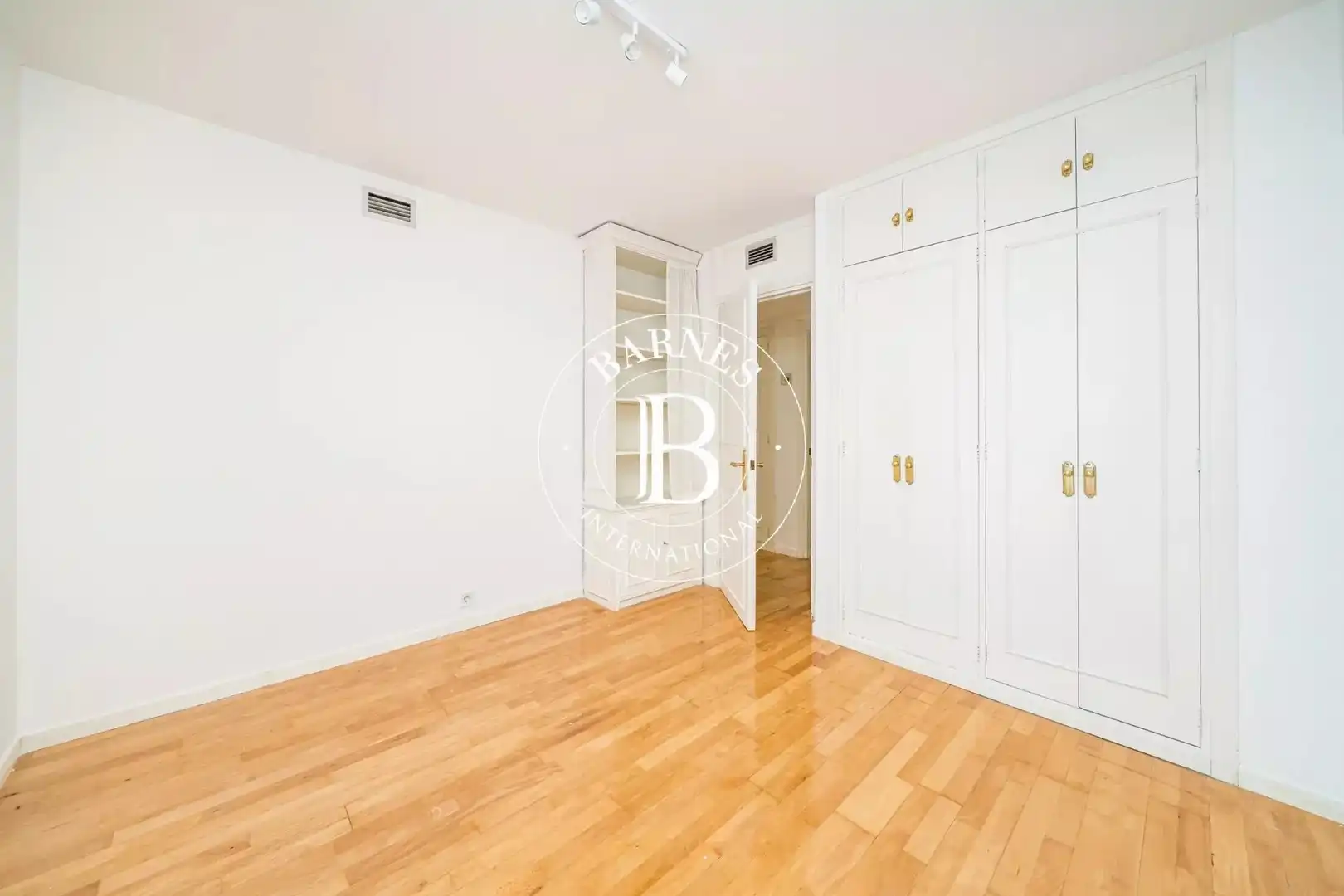Bedroom of Flat for rent in Madrid  with Air Conditioner, Heating and Private garden