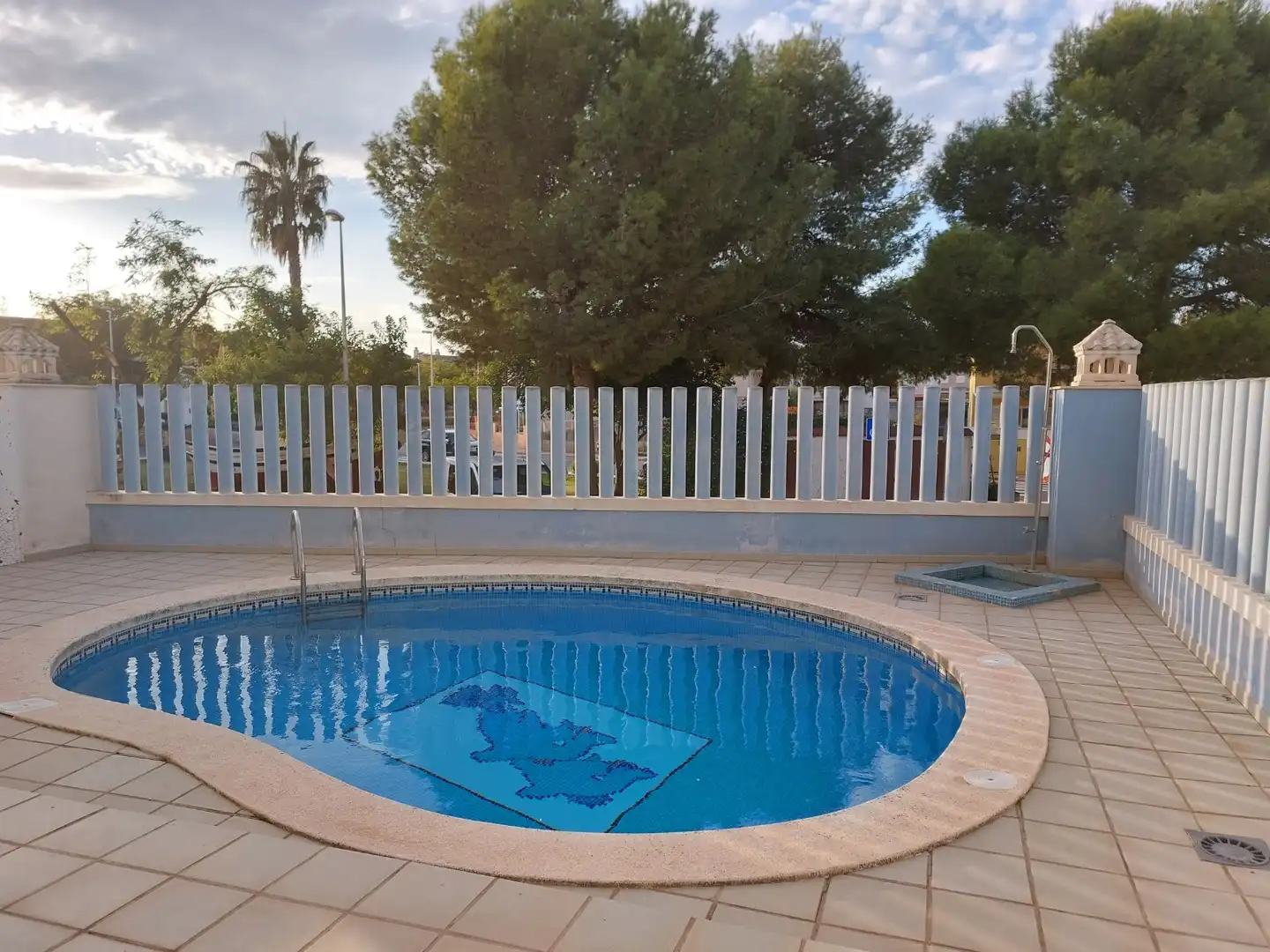 Penthouse with pool for sale in Carrer Baleares 19