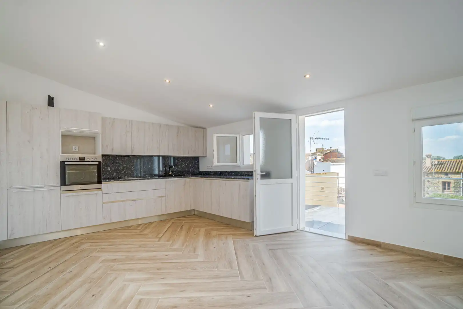 Cocina de Casa o chalet en venta en Castelló d'Empúries con Aire acondicionado y Terraza