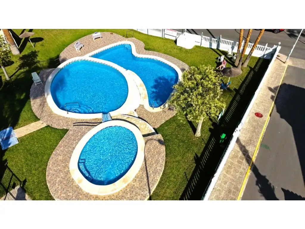 Piscina de Casa adosada en venda en Orihuela amb Aire condicionat, Jardí privat i Moblat
