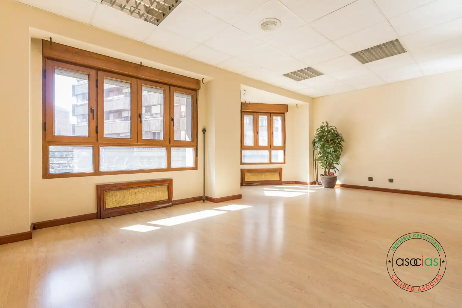 Büro zum Verkauf in Avilés mit Heizung