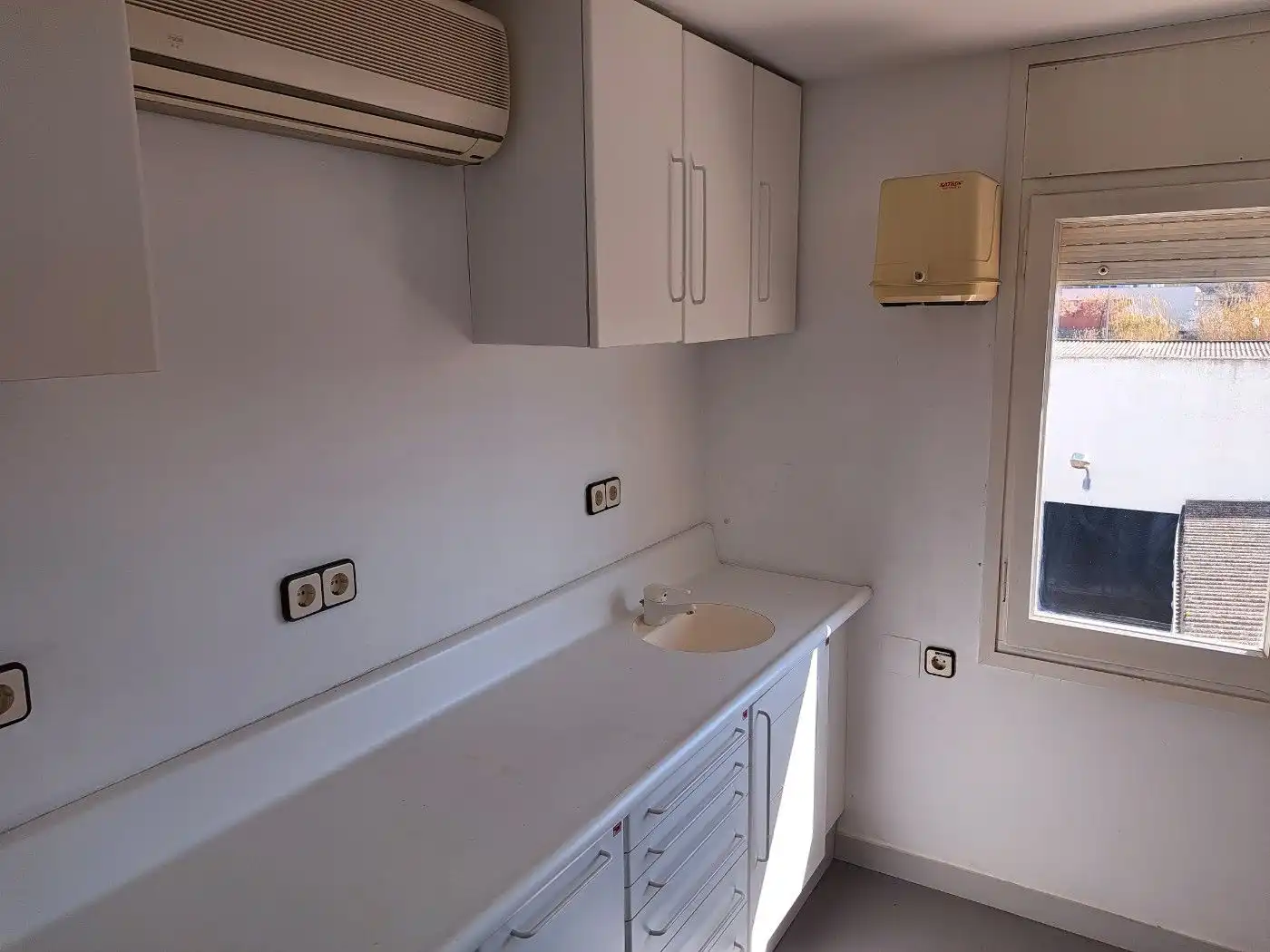 Local comercial en venda a Canovelles, imagen 3