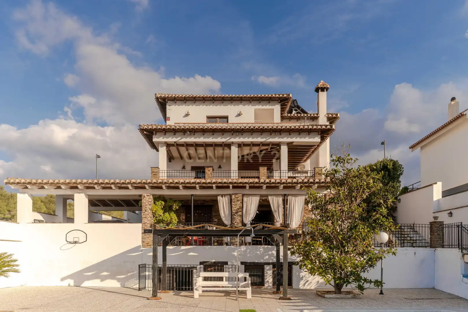 Vista exterior de Casa o chalet en venta en La Zubia con Aire acondicionado, Jardín privado y Trastero