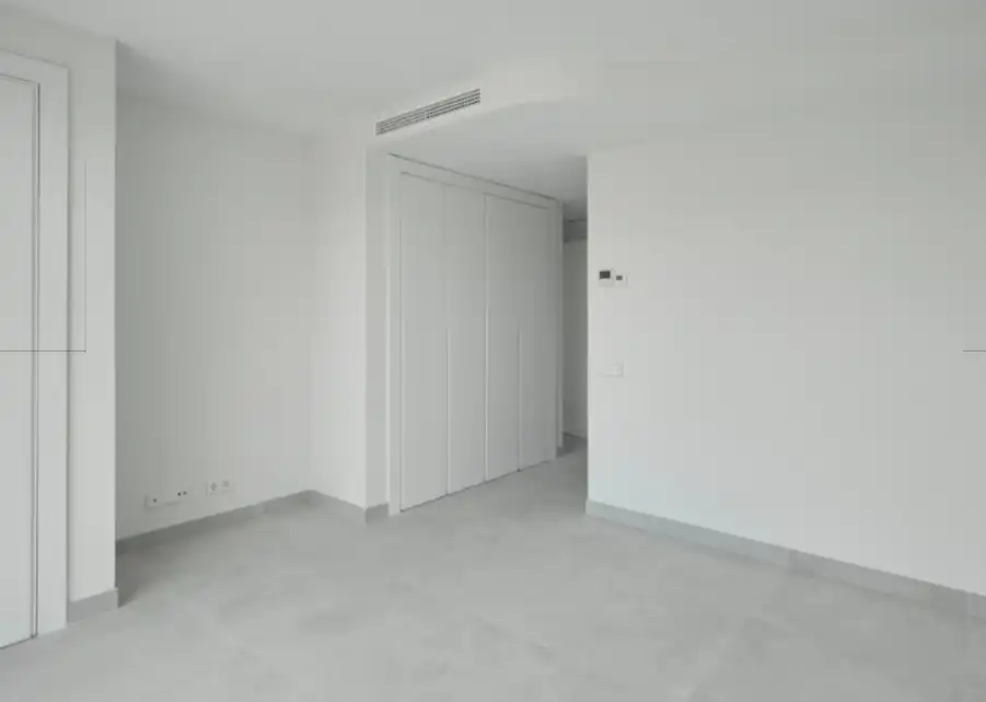 Wohnung zum Verkauf in Marbella mit Terrasse, Abstellraum und Schwimmbad