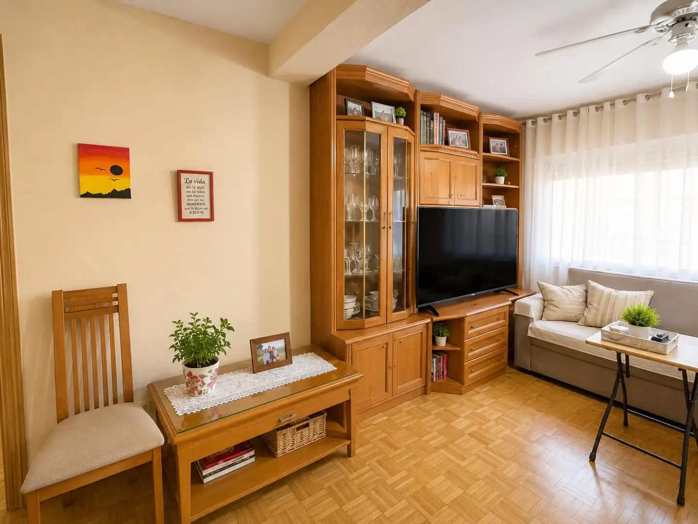 Living room of Flat for sale in Madrid  with Air Conditioner, Heating and Parquet flooring