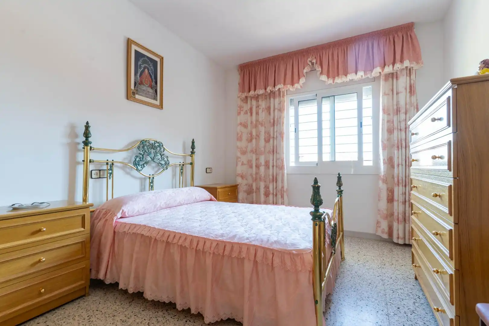 Habitación de Casa o chalet en venta en Olesa de Montserrat con Calefacción, Trastero y Piscina