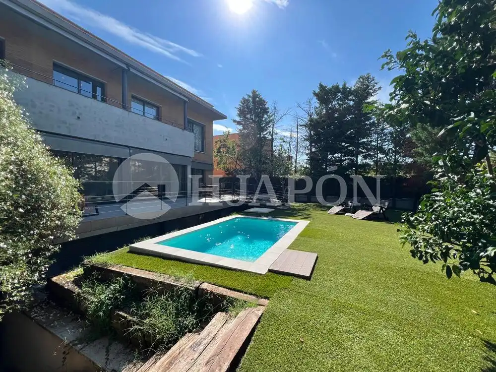 Piscina de Casa o chalet en venta en Alella con Aire acondicionado, Calefacción y Jardín privado