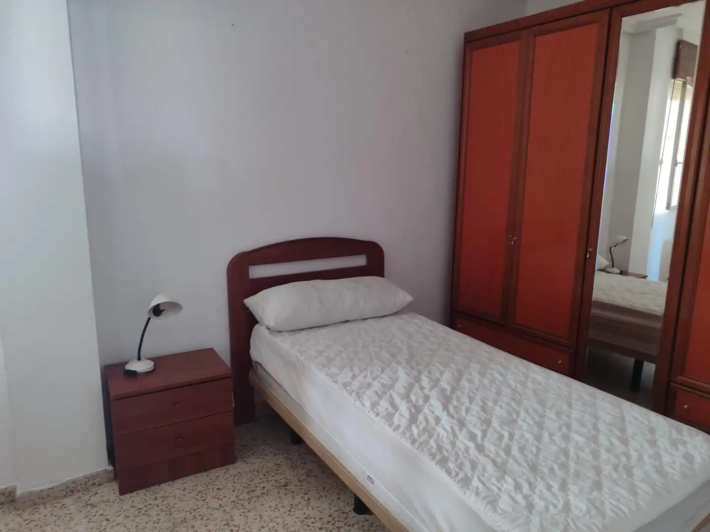 Bedroom of Flat for rent in Sevilla  with Air Conditioner, Private garden and Terrace