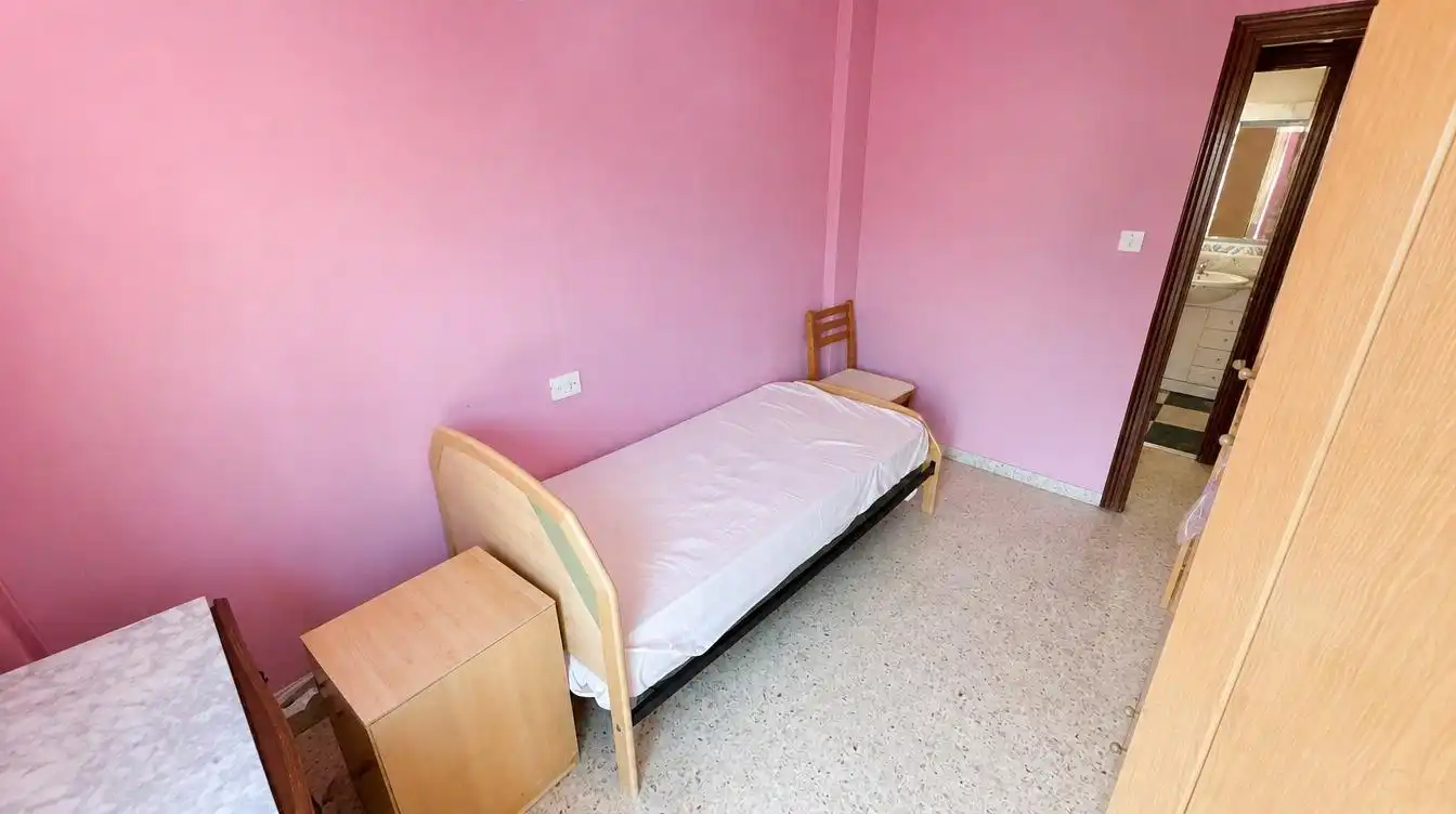 Bedroom of Flat for sale in Granada  with Heating, Furnished and Balcony