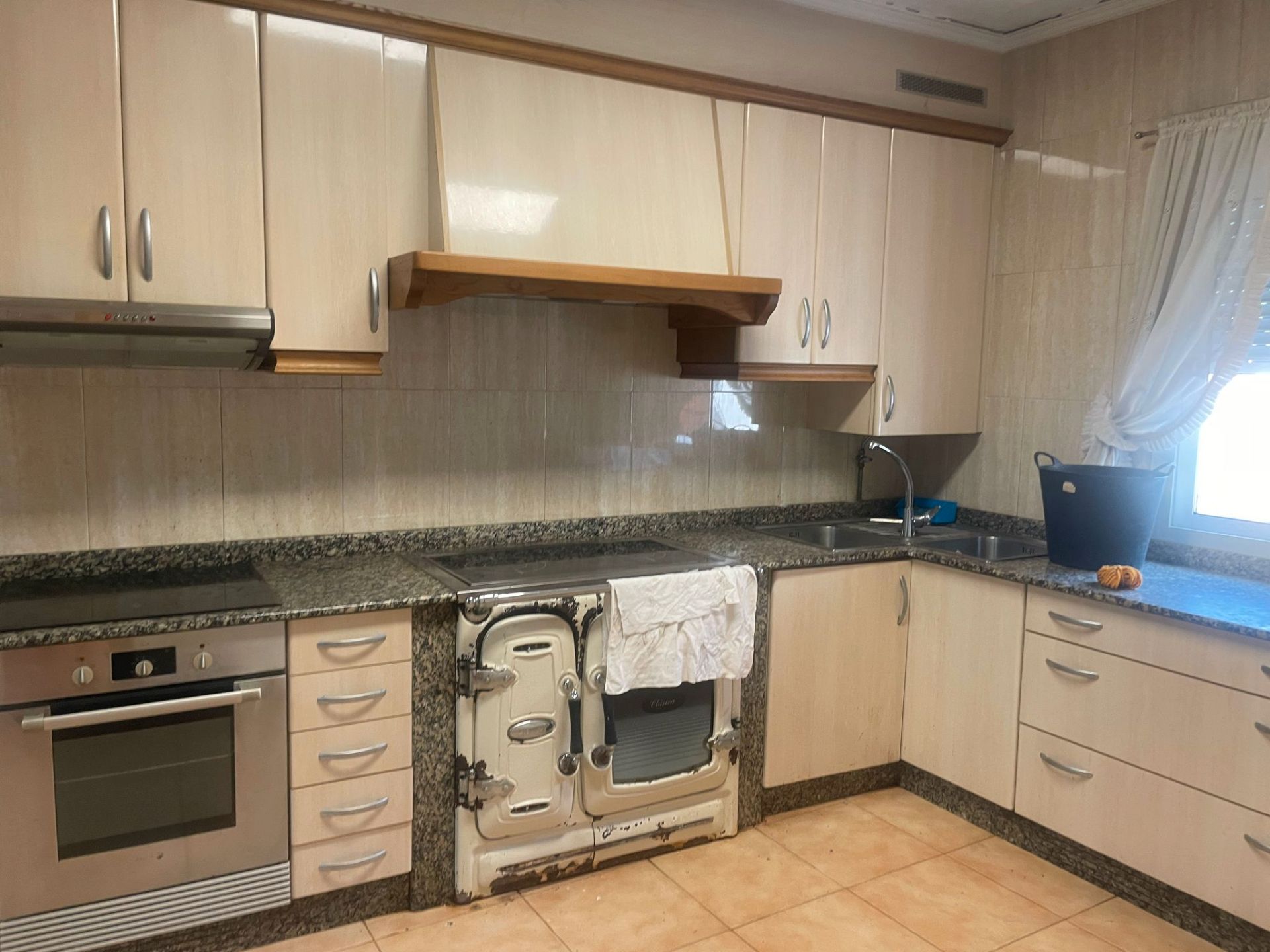 Kitchen of Houses for sale in Santiago de Compostela 