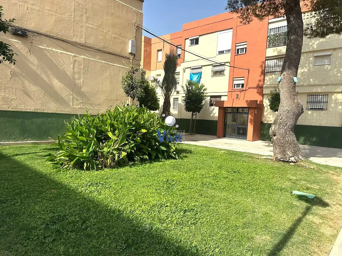 Vista exterior de Piso en venta en Alcalá de Guadaira con Terraza