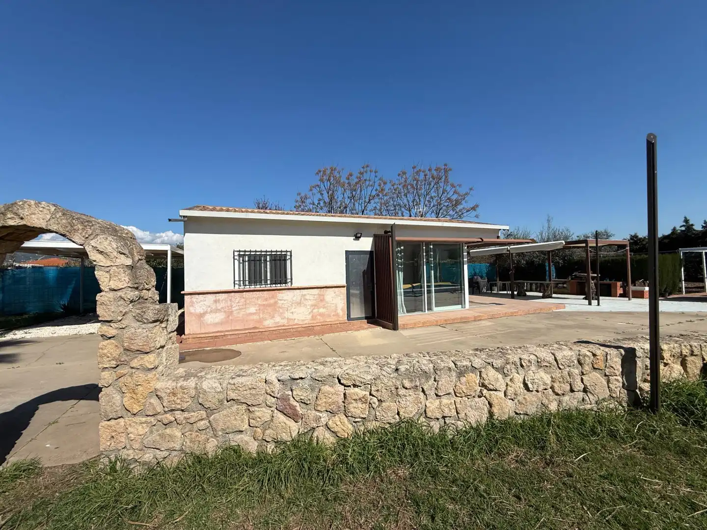 Vista exterior de Casa o xalet en venda en Córdoba amb Aire condicionat, Calefacció i Jardí privat