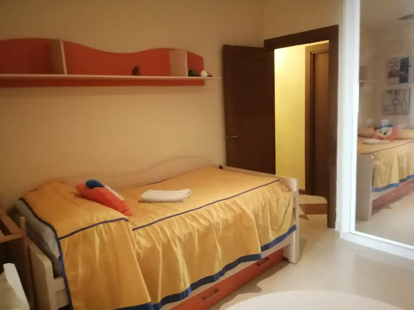 Habitación de Piso de alquiler en Cádiz con Aire acondicionado, Terraza y Amueblado