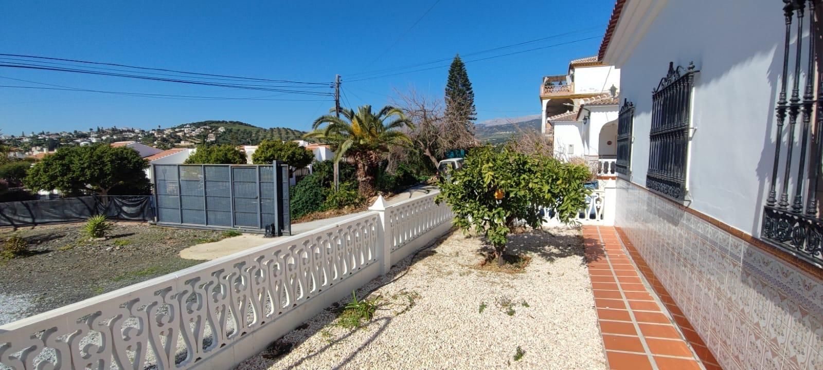 Exterior view of House or chalet for sale in Alcaucín  with Air Conditioner, Private garden and Terrace