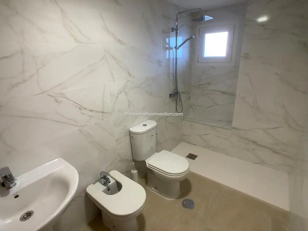 Badezimmer von Wohnungen zum Verkauf in La Manga del Mar Menor mit Klimaanlage, Heizung und Privatgarten