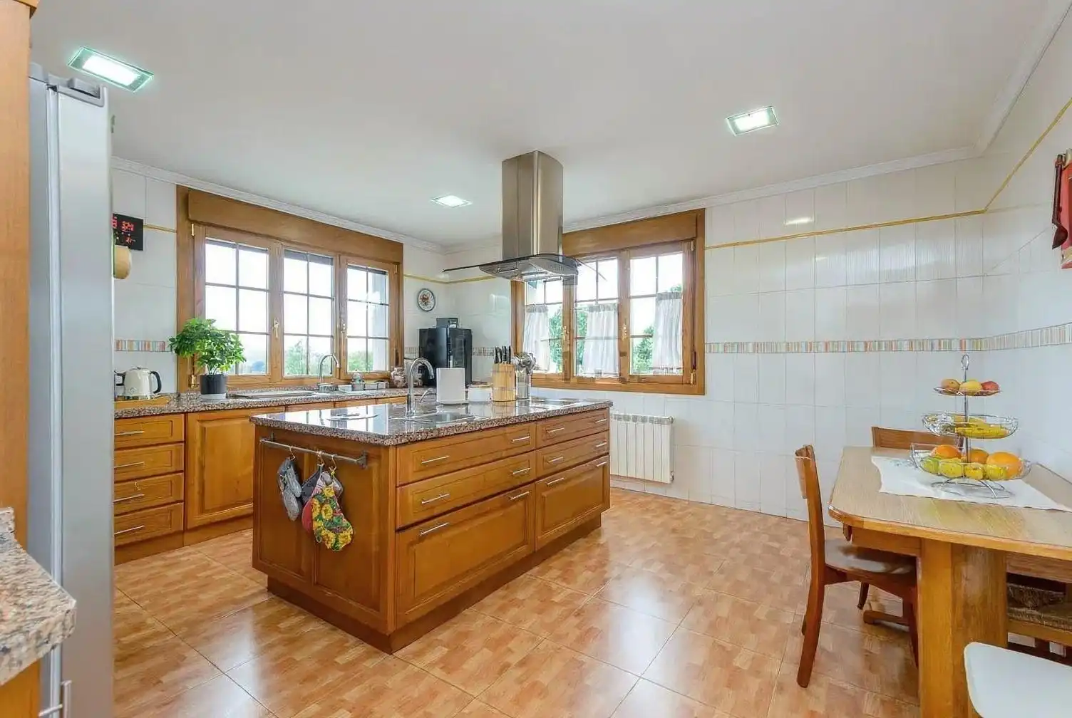 Cocina de Casa o chalet en venta en Oviedo  con Calefacción, Jardín privado y Terraza