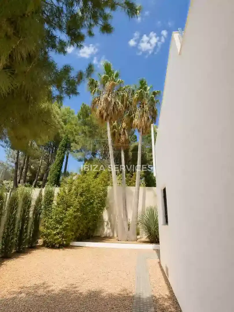 Vista exterior de Casa o chalet de alquiler en Sant Antoni de Portmany con Aire acondicionado, Jardín privado y Piscina
