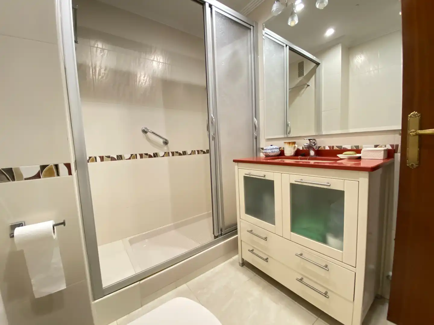 Bathroom of Flat for rent in Bilbao   with Heating, Terrace and Furnished