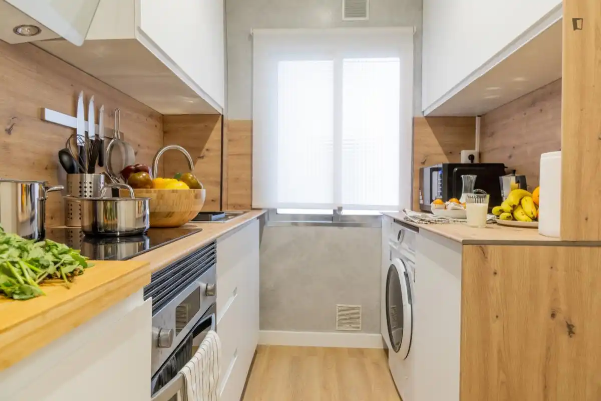 Cocina de Apartamento para compartir en Madrid con Calefacción, Amueblado y Horno