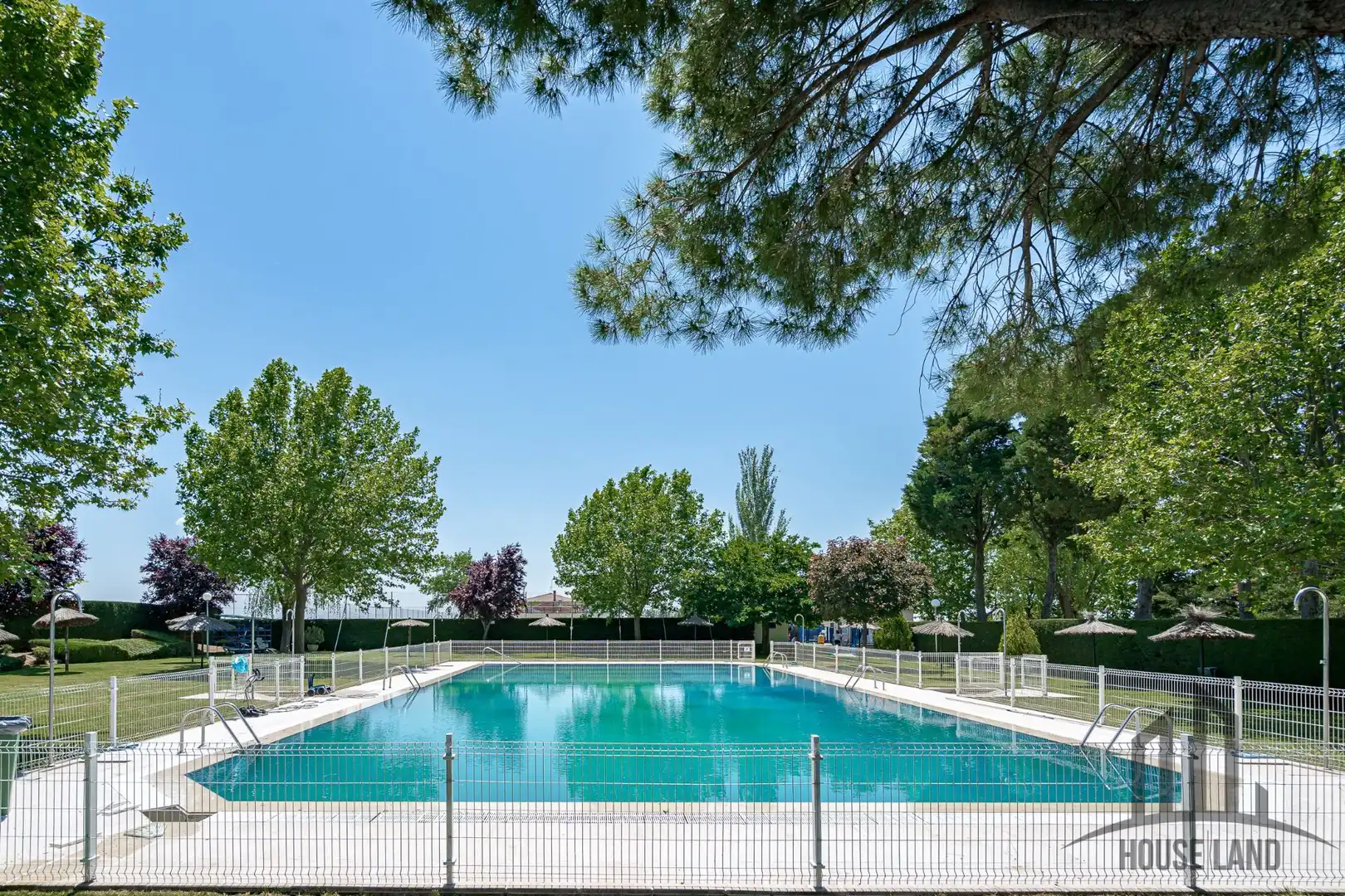 Piscina de Casa adosada en venda en Algete amb Calefacció, Traster i Piscina comunitària