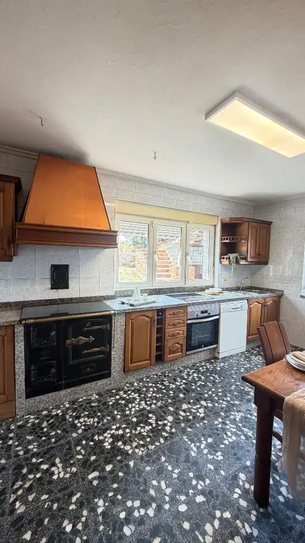 Cuina de Casa o xalet en venda en Carreño amb Calefacció, Jardí privat i Terrassa