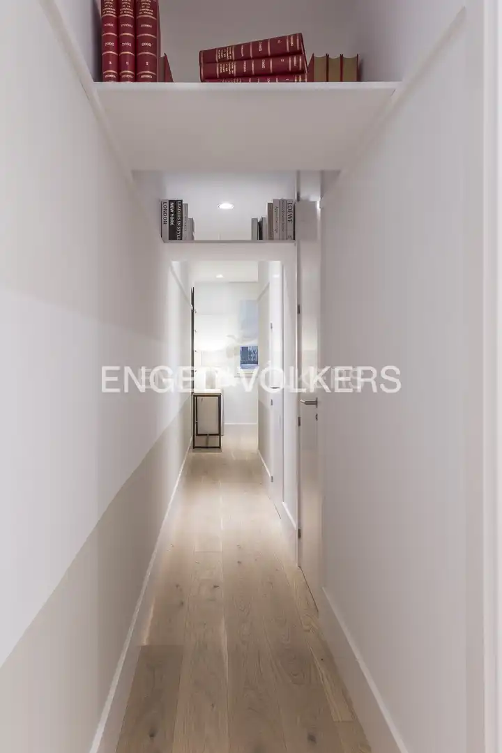 Flat for sale in Madrid  with Air Conditioner, Heating and Furnished