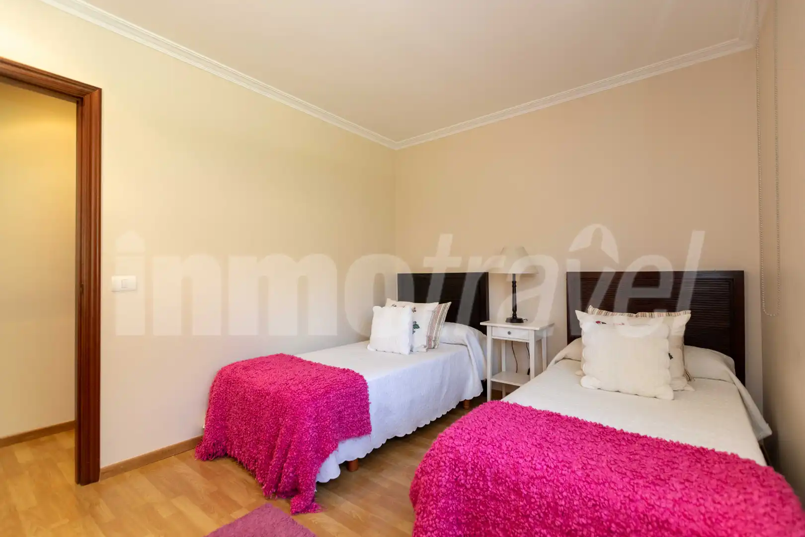 Dormitori de Casa adosada de lloguer en Sanxenxo amb Jardí privat, Terrassa i Moblat