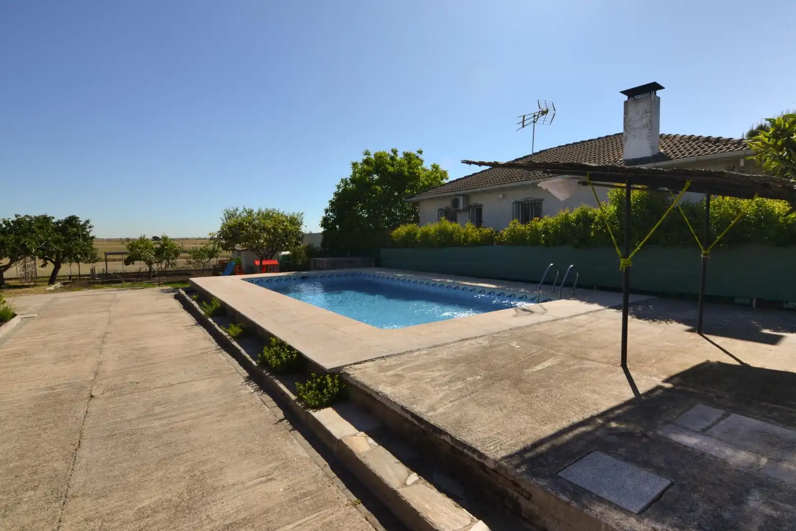 Piscina de Casa o xalet en venda en Casarrubios del Monte amb Calefacció, Jardí privat i Terrassa
