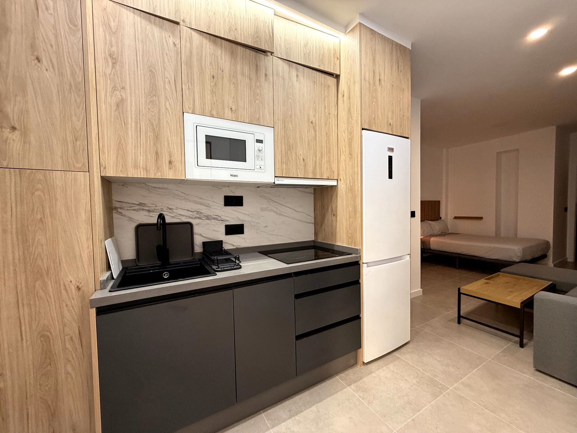 Cuina de Estudi de lloguer en Málaga Capital amb Aire condicionat, Moblat i Rentadora