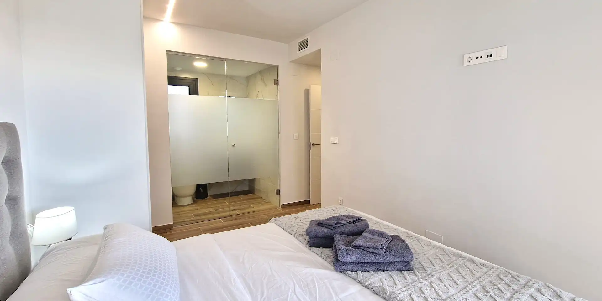 Habitación de Apartamento de alquiler en Orihuela con Aire acondicionado, Calefacción y Terraza
