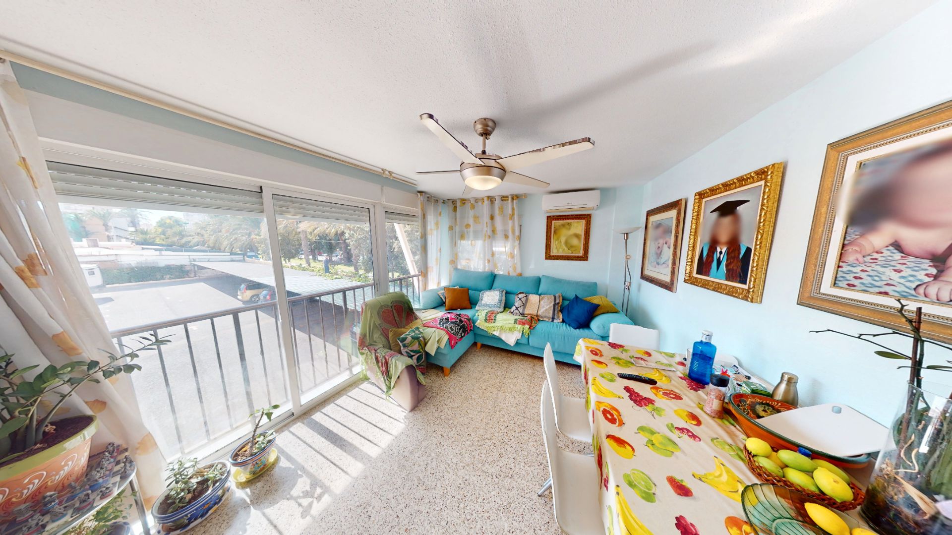 Sala d'estar de Pis en venda en Alicante / Alacant amb Aire condicionat, Jardí privat i Moblat