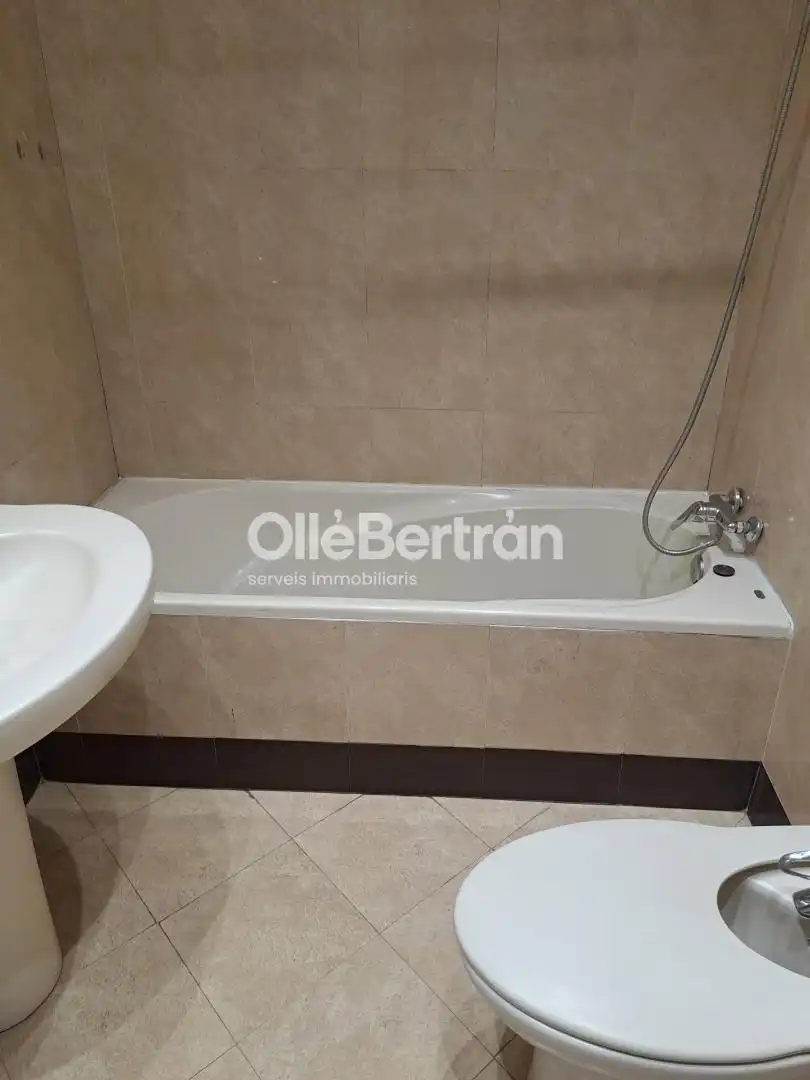 Bathroom of Flat for sale in Barcelona  with Balcony