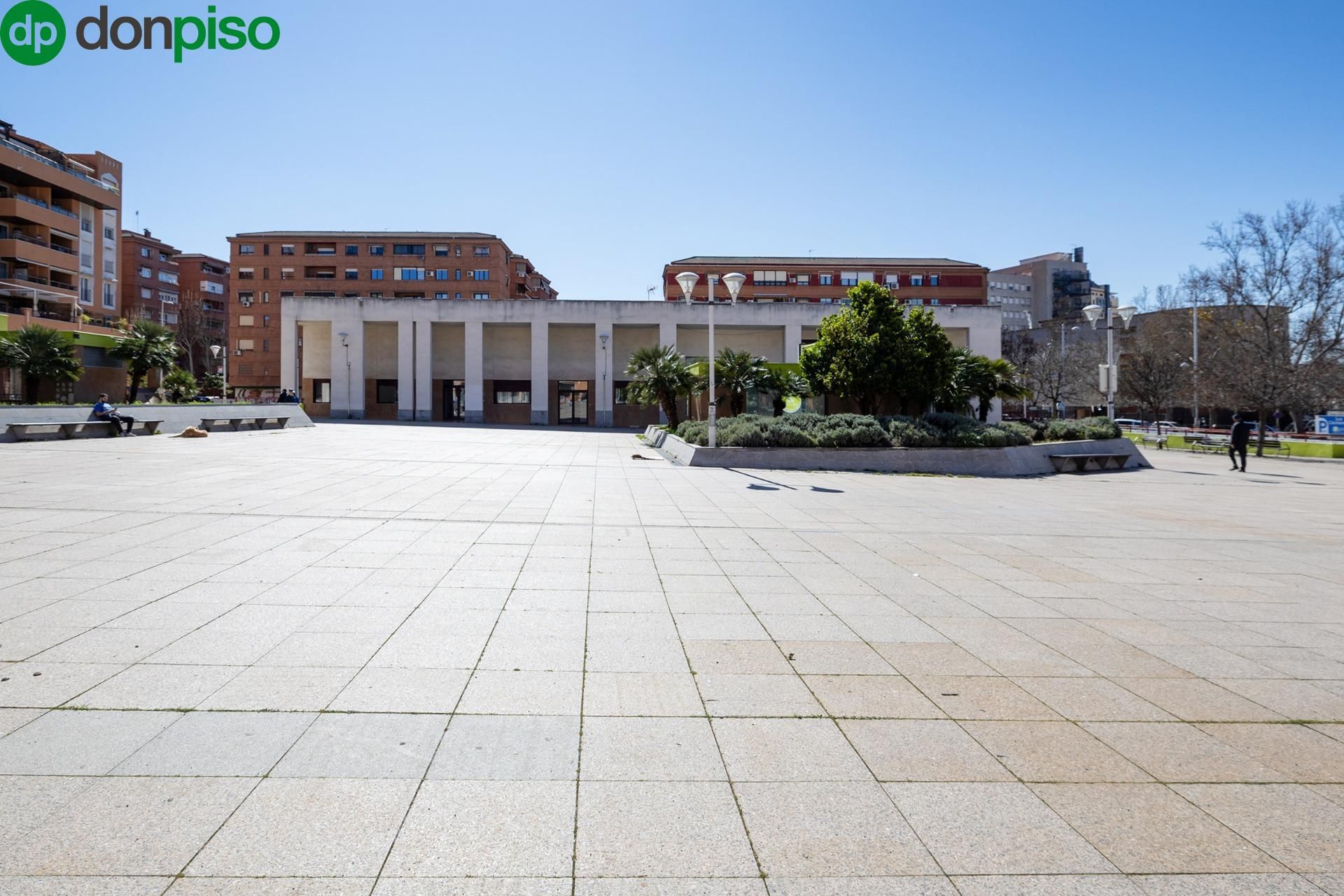 Exterior view of Flat for sale in  Granada Capital  with Air Conditioner, Terrace and Storage room