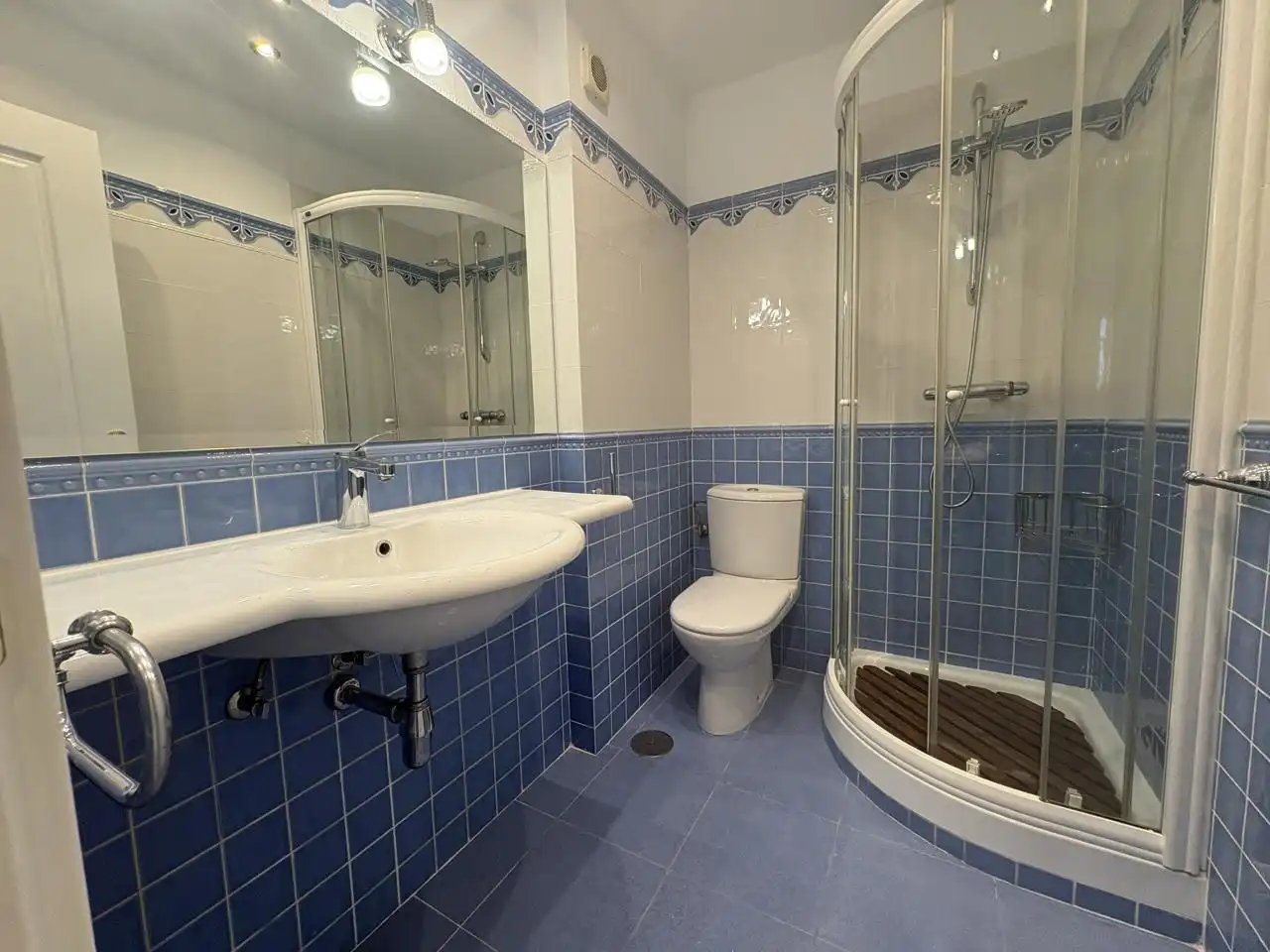 Baño de Piso de alquiler en Madrid con Aire acondicionado, Calefacción y Terraza