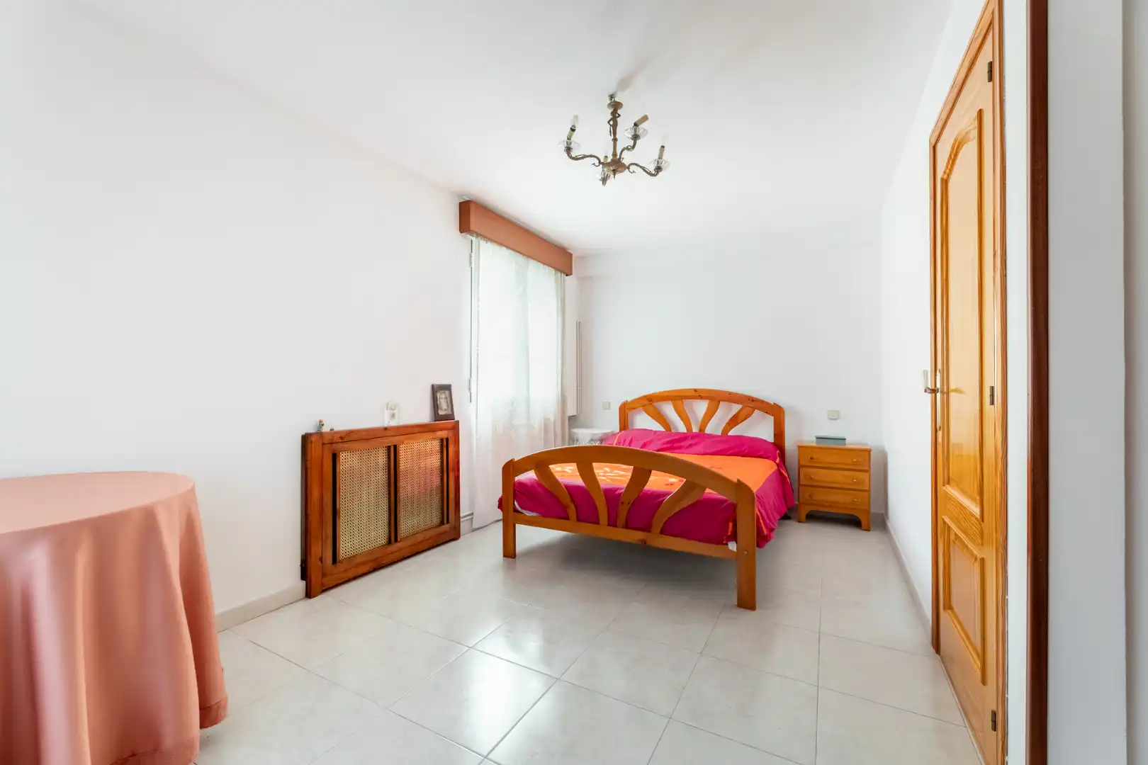 Habitación de Casa adosada en venta en Chiloeches con Calefacción y Balcón