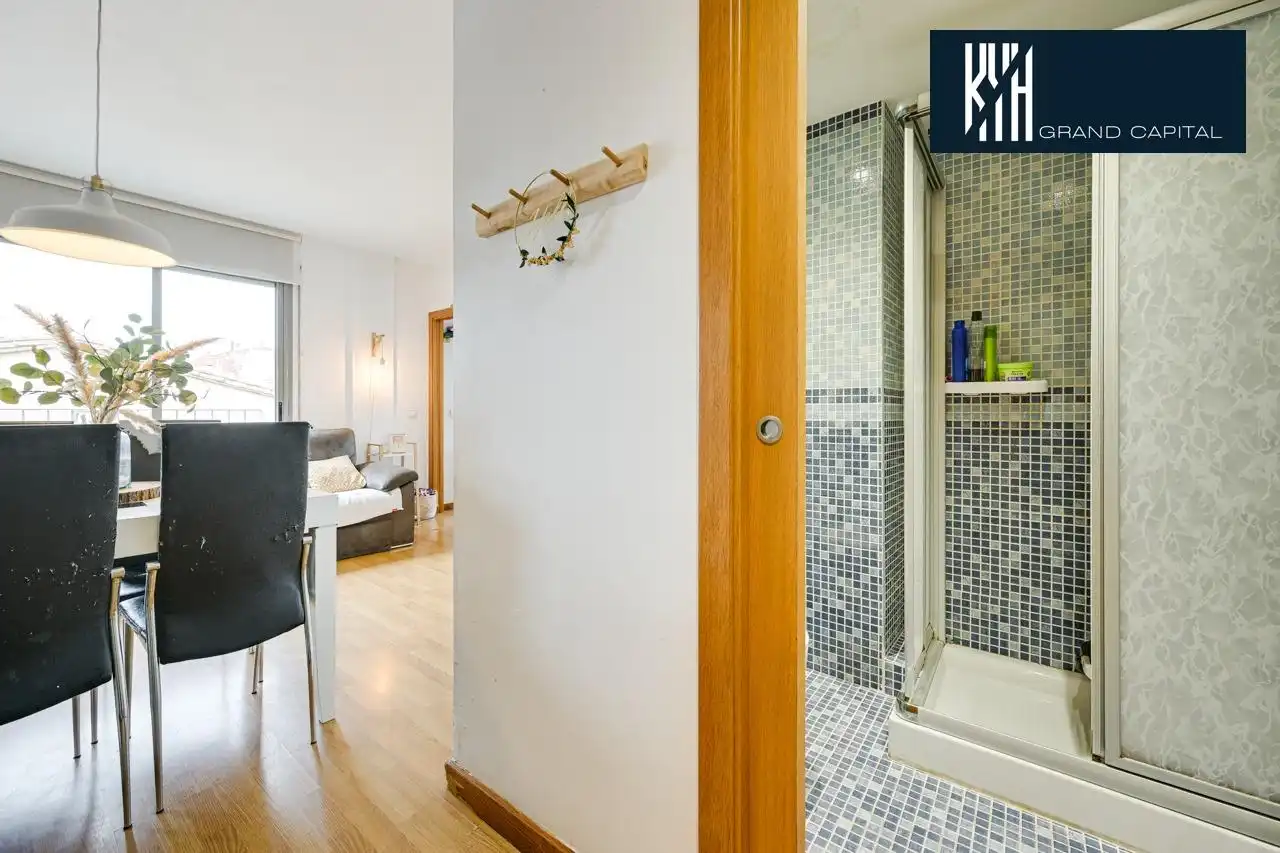 Baño de Dúplex en venta en Salt con Calefacción, Terraza y Balcón
