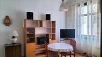 Sala d'estar de Pis en venda en A Coruña Capital  amb Parquet, Moblat i Forn