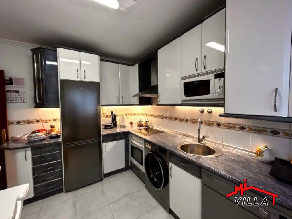 Cocina de Casa o chalet en venta en Laredo con Calefacción y Amueblado