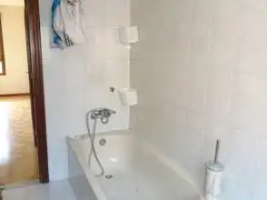 Baño de Piso de alquiler en Gijón  con Calefacción, Parquet y Trastero