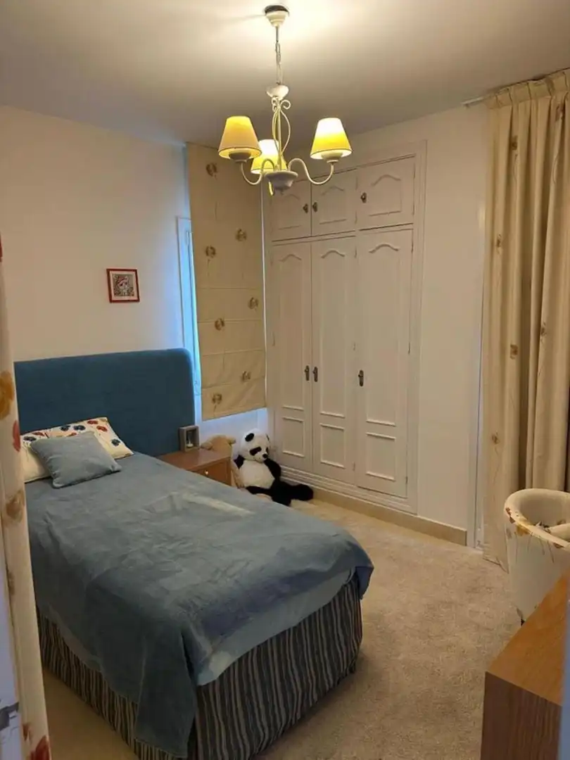Dormitori de Casa o xalet de lloguer en Estepona amb Aire condicionat, Jardí privat i Terrassa
