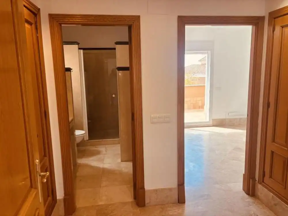 Baño de Casa adosada en venta en Marbella con Aire acondicionado, Jardín privado y Terraza