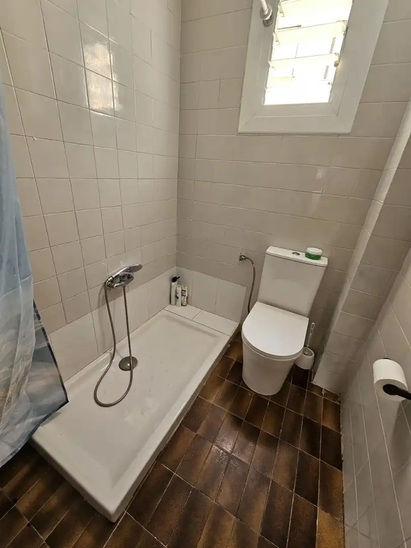 Baño de Piso en venta en Tavernes de la Valldigna con Aire acondicionado, Terraza y Amueblado