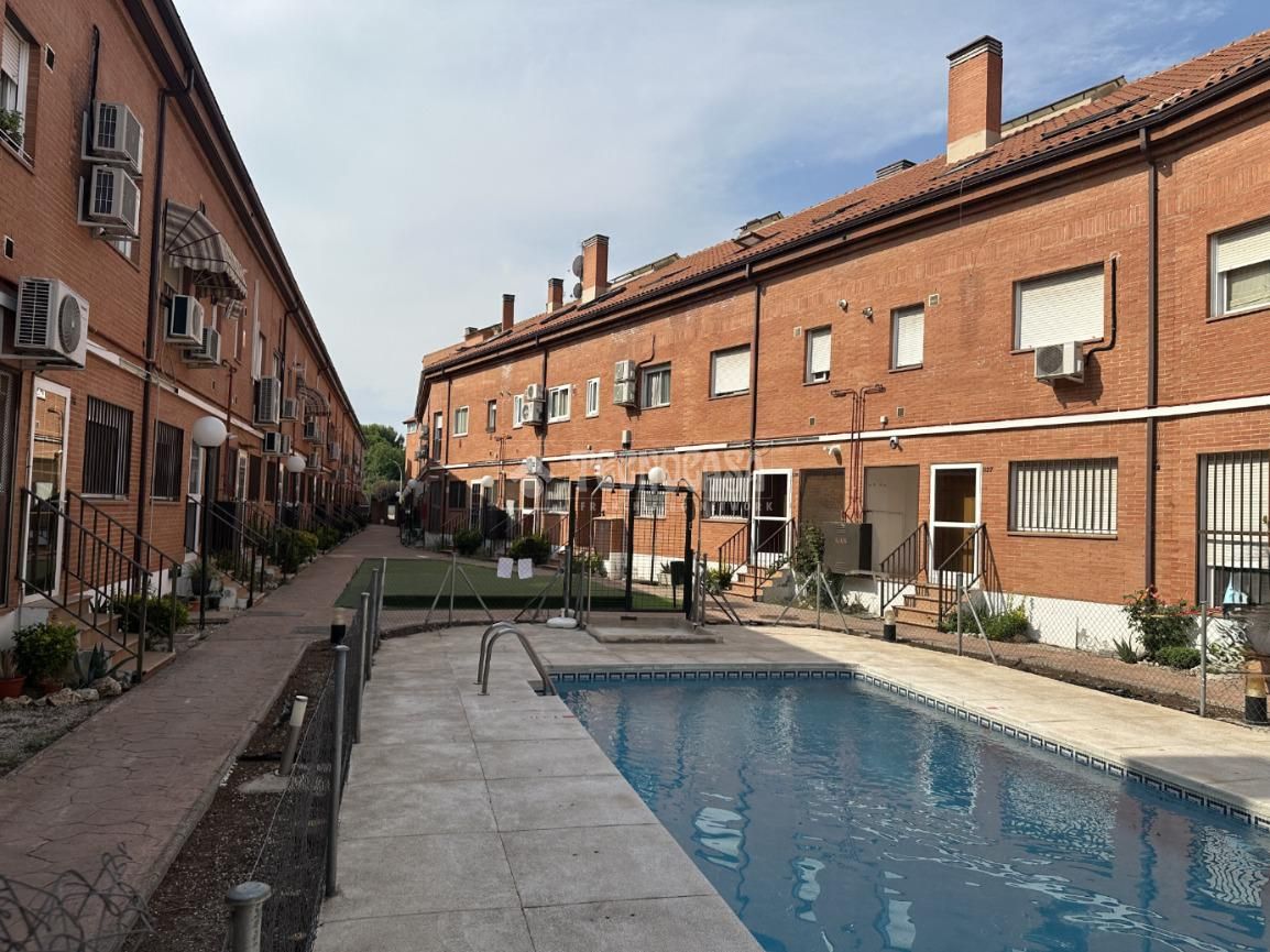 Vista exterior de Pis en venda en Fuente El Saz de Jarama amb Aire condicionat, Calefacció i Moblat