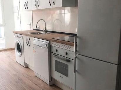 Cuina de Apartament de lloguer en Sevilla la Nueva amb Aire condicionat