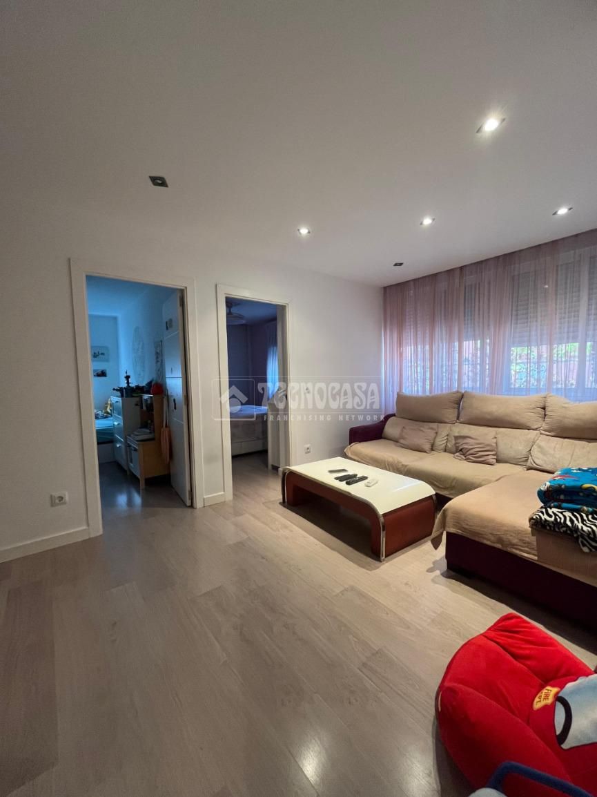 Living room of Flat for sale in  Madrid Capital