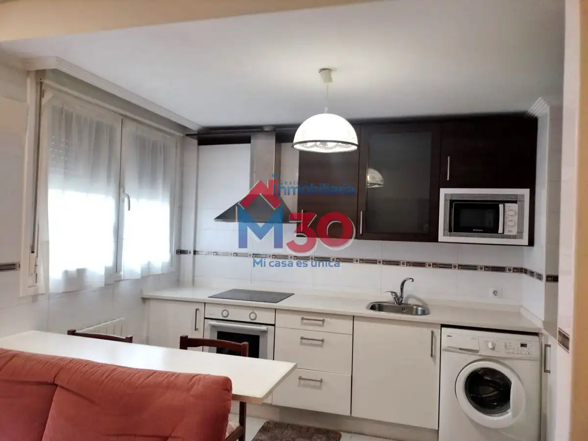 Cocina de Piso en venta en Miranda de Ebro con Calefacción, Parquet y Trastero